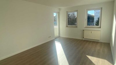 TOP Whg. im 2. OG - Süd-Balkon - NEUES Laminat - Lift + TG-Stellplatz