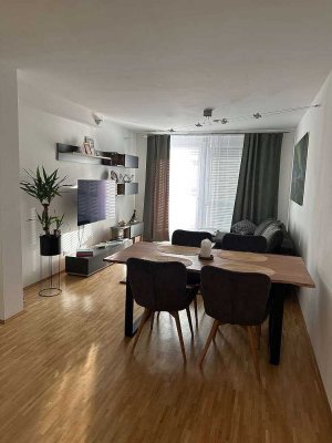 Stilvolle, vollständig renovierte 1,5-Raum-Wohnung mit Balkon und Einbauküche in Itzehoe
