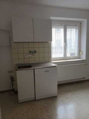 ATTRAKTIVE 2 ZKB-EG-WHG. MIT GROSSER WOHNKÜCHE, AN BERUFSTÄTIGES PAAR, WG-GEEIGNET