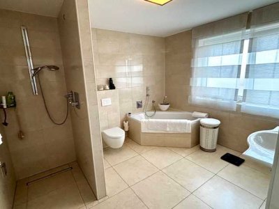 Moderne, seniorengerechte 4-Zimmer-Wohnung mit Top-Ausstattung in ruhiger Zentrumslage von Monheim