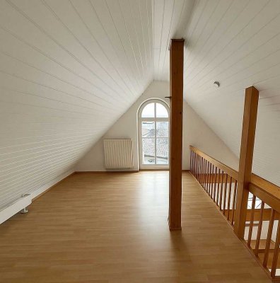 Erstbezug nach Sanierung mit neuer EBK: Stilvolle 3,5-Zimmer-Maisonette-Wohnung in Reutlingen