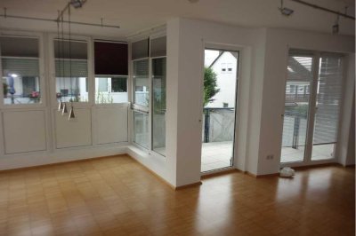 Lichtdurchflutete 3-Zimmer-Wohnung mit 3 Balkonen zentral, in ruhiger Lage