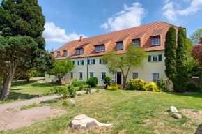 LRO, MFH-Gutshaus mit 11 WE in Prebberede bei Laage zu verk.