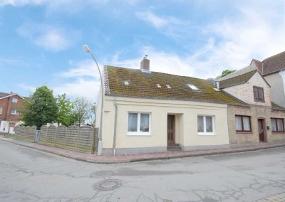 Zentral gelegene Doppelhaushälfte mit Garten in Südlage zu vermieten