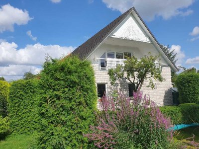 Einfamilienhaus in ruhiger, naturnaher Lage mit Kamin und liebevoll angelegtem Garten