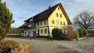 FREIE SICHT ZU WALD UND WIESE! Sanierte ehemalige Bauernhaushälfte mit Garten südlich von Horgenzell