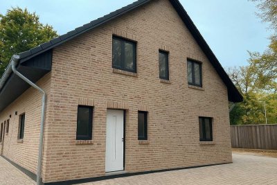 Moderne Doppelhaushälfte in Elmshorn -  Klimafreundlicher Neubau, Erstbezug ab 01.02.2026