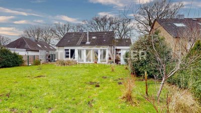 FELDRANDLAGE: sanierungsbedürftiges Haus mit großem Grundstück
