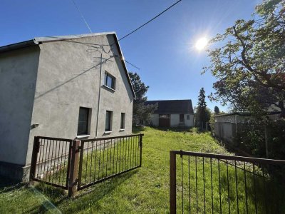 Geräumige Scheune und Einfamilienhaus auf großem Grundstück