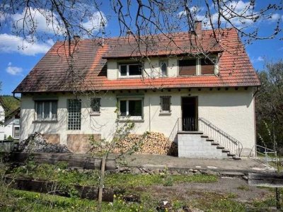 "Viel Platz & viele Möglichkeiten - Wohnhaus mit Garten und 4 Garagen in Albstadt-Pfeffingen"