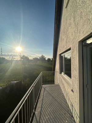 3-Zimmer-DG-Wohnung im Grünen, mit Balkon und EBK in Sindelfingen/ Maichingen