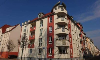 Aufzug & Balkon: 3-Zimmer-Maisonette-Wohnung mit Einbauküche in Fleischervorstadt
