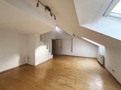 Helle 1-Zimmer-Wohnung im Dachgeschoss - 
Nahe Türkenschanzpark!