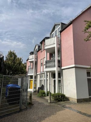 01.10. frei, 1-Zimmer-Wohnung im Zentrum, Singleküche, Laminat, Balkon