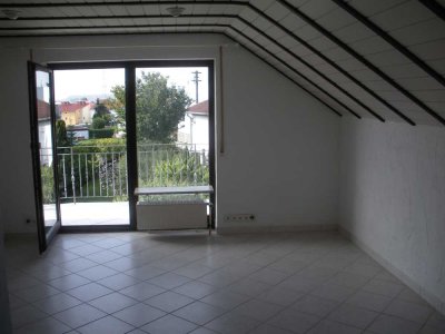 Sehr schöne 2 Zimmer Dachgeschosswohnung mit Aussicht in Herrenberg-Oberjesingen