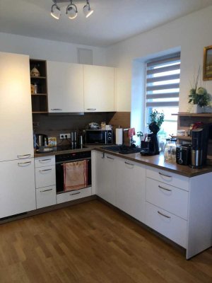 Betreutes Wohnen: Neuwertige 2,5-Zimmer Wohnung mit Balkon in Münchsmünster