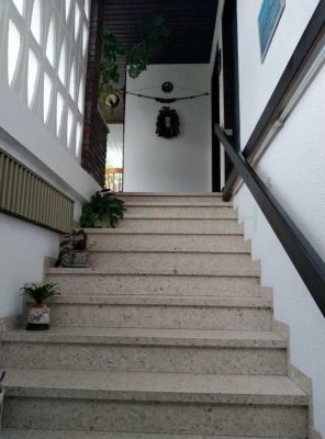 Freistehendes Mehrfamilienhaus