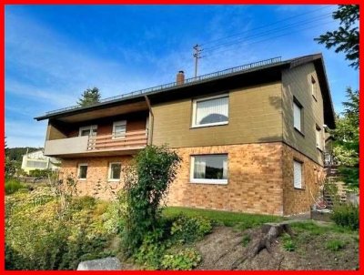 Wohlfühlcharakter für Sie! Großzügiges Einfamilienhaus m. ELW, Doppelgarage u. großem Grundstück