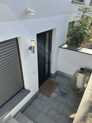 Stilvolle, neuwertige 2-Zimmer-Souterrain-Wohnung mit gehobener Innenausstattung mit EBK in Nürnberg