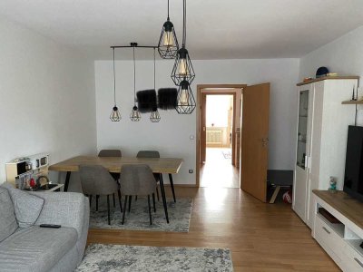 Vollständig renovierte Wohnung mit drei Zimmern sowie Balkon und Einbauküche in Altrip
