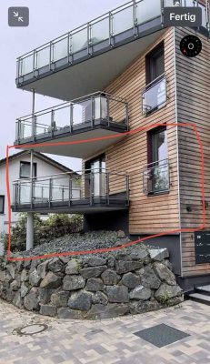 Geschmackvolle 2-Zimmer-Wohnung mit gehobener Innenausstattung mit Balkon und Einbauküche in Marburg