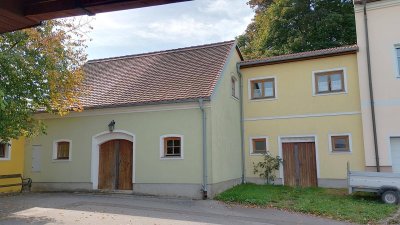 ZWEI PRESSHÄUSER AUF BAUGRUND - KANN ZU WOHNHAUS AUS/UMGEBAUT WERDEN