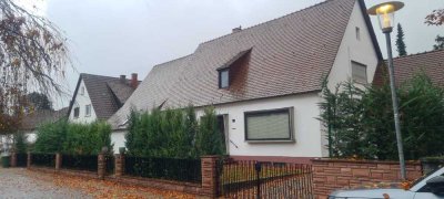 6-Zimmer-Villa mit Pool und geh. Innenausstattung in Edingen-Neckarhausen