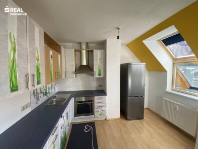 Feldkirchen: Helle 3-Zimmer-Wohnung mit großer Loggia und Carport