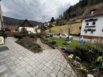 Exposé: Charmante 3-Zimmer-Dachgeschosswohnung am Ortsrand von Bad Wildbad