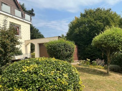 Modernisiertes Einfamilienhaus mit Weitblick in ruhiger, sonniger Lage.