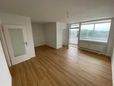 Renoviertes Apartment mit Wintergarten und Einbauküche