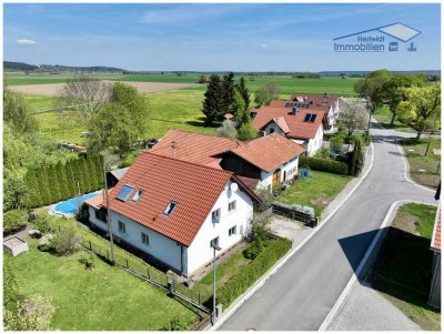 Teilrenovierungsbedürftiges Anwesen mit Pool & viel Potenzial am Ortsrand zu einem bezahlbaren Preis