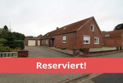Reserviert! - Zweifamilienhaus mit großem Grundstück, fußläufig zum Badesee + abtrennbarer Bauplatz