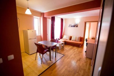 Stilvolle, gepflegte 1,5-Raum-Wohnung mit Einbauküche in Steinenbronn
