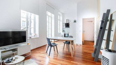 Charmanter Altbau trifft Top-Lage – 2-Zi.-Wohnung nahe Wasser & City!