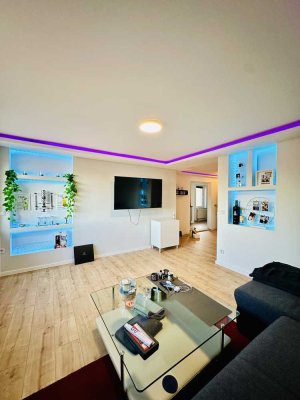 Helle, moderne 2-Raum-Wohnung mit LED-Lichtvouten, Einbauküche und idyllischem Ausblick in Krostitz