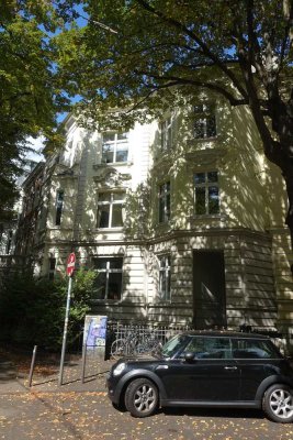 Südstadt, attraktive 3,5 Zimmerwohnung im Stilaltbau mit eigenem Garten