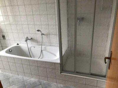 niedliche 1-Zi.-Whg mit Wanne UND Dusche, Stellplatz