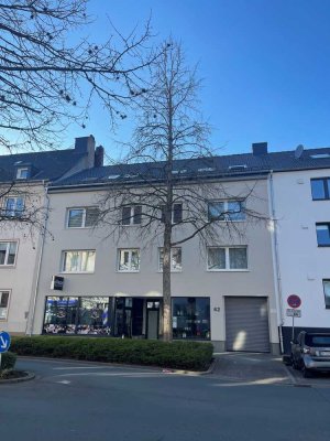 Charmante DG-Wohnung mit wunderbarer Loggia