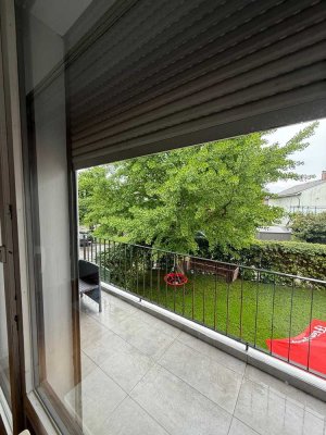 Modernisierte Wohnung mit drei Zimmern sowie Balkon und EBK in Rosenheim