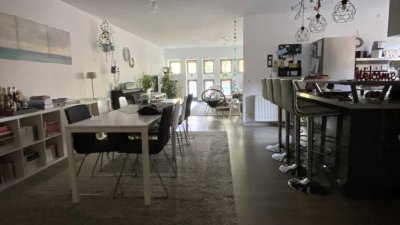 Große moderne 4 Zimmer Wohnung mit Balkon in Luthe