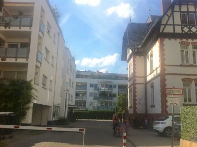 Modern. Spacious. Perfectly cut. 2 room flat near Friedberger-/Luisen-/Merianplatz.