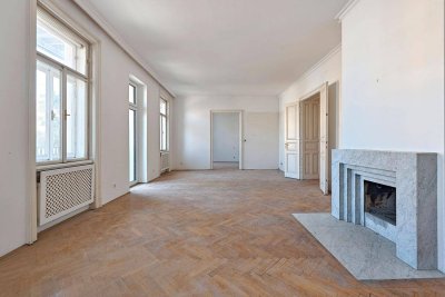 Charmante Altbauwohnung mit Balkon und großem Gestaltungspotenzial
