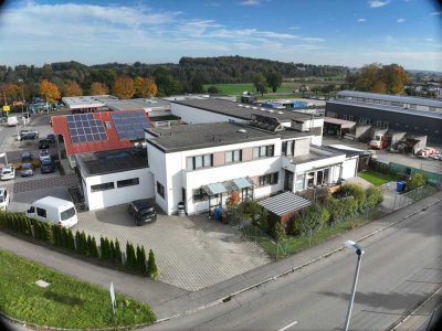Vier Einheiten ( 2x Gewerbe / 2x Wohnungen ) im Gewerbegebiet in Laupheim