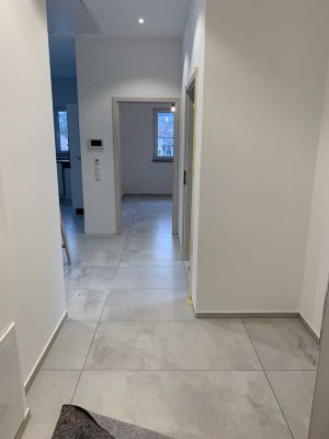 KfW 40+ : freundliche 2-Zimmer-DG-Wohnung mit EBK und Balkon in Ellhofen