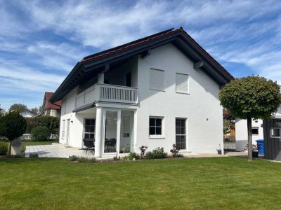 Freistehendes Einfamilienhaus mit Garten, Sonnenterrasse und Doppelgarage in 94569 Stephansposching
