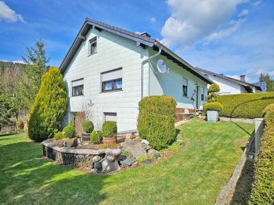 Charmantes Einfamilienhaus mit Garten und Garage im Frankenwald
