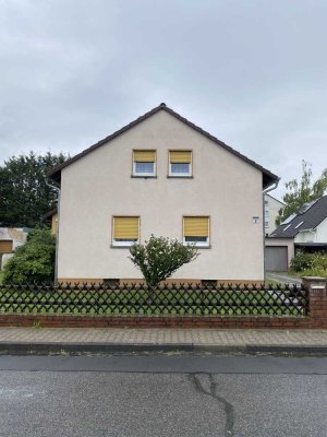Maklerfrei! Einfamilienhaus mit großem Grundstück in Großkrotzenburg