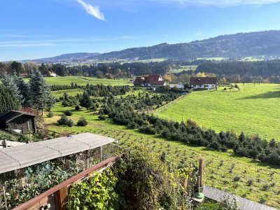 Freundliche und gepflegte 1-Raum-DG-Wohnung mit Balkon in Sigmarszell