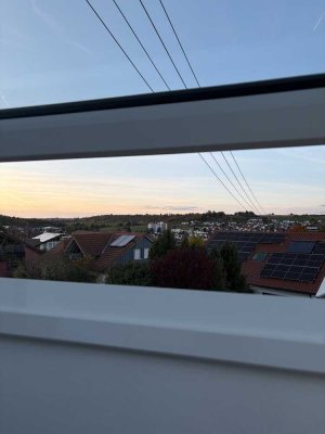 Kernsanierte 3-Zimmer-Dachgeschosswohnung mit Balkon, Terrasse, Gartenanteil & neuer Einbauküche